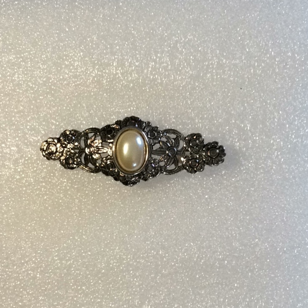 Vintage Faux Pearl Bar Pin